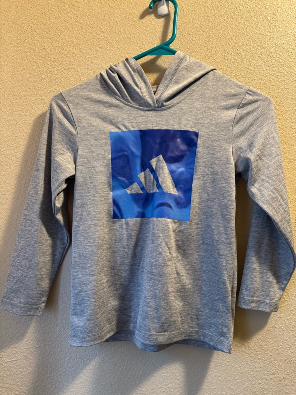 Adidas kids Light Gray Hooded Long-Sleeve Shirt with Blue Logo Square